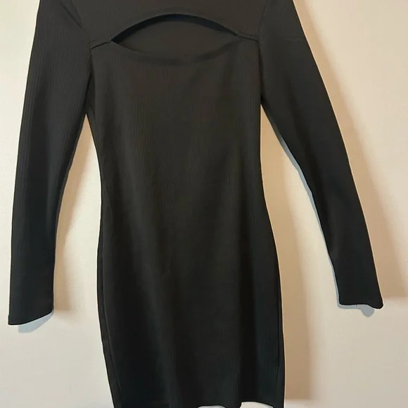 Rewind Black Elegant Cleavage Cutout Long Sleeve Bodycon Form Fitting Dress - Picture 2 of 8